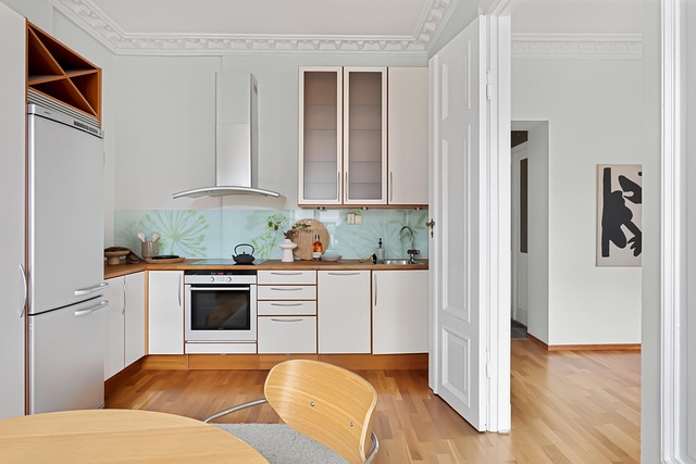 Skříně na míru ve znamení červené barvy