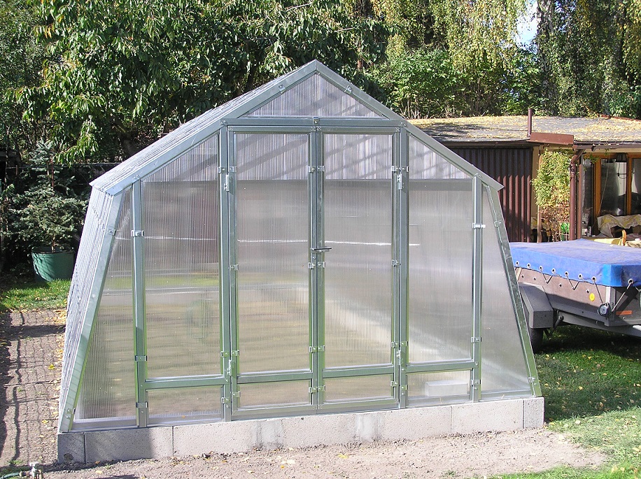 Skleníky na menší zahrádky